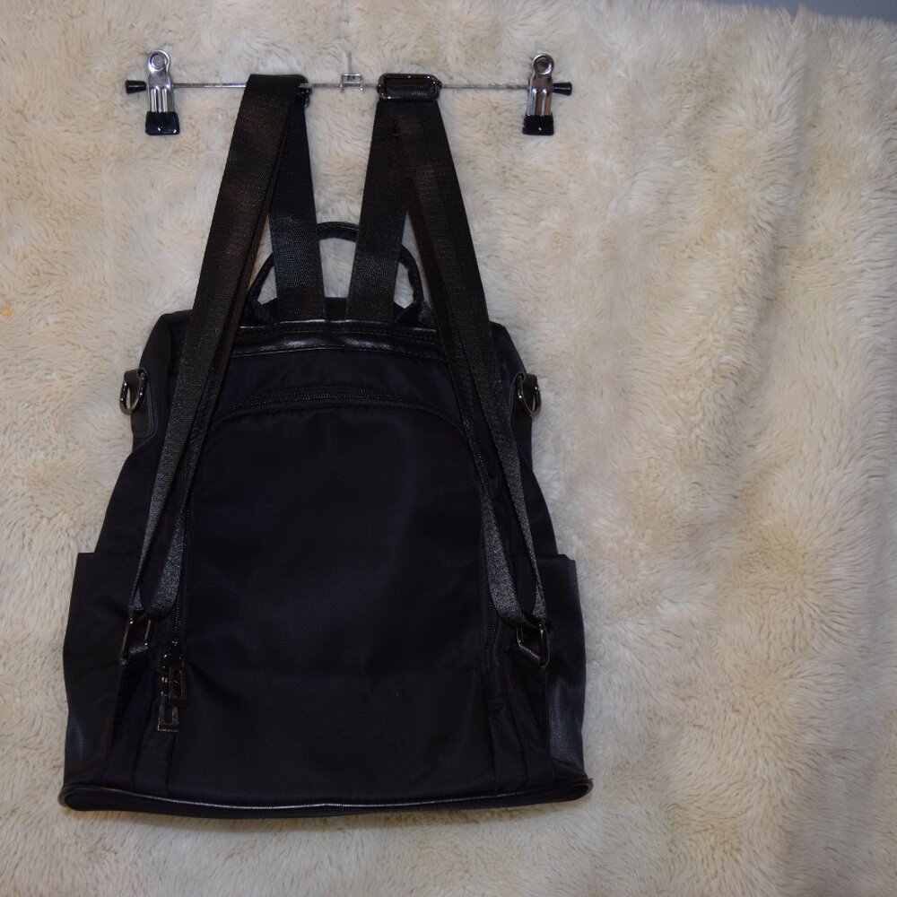 Anti-theft/Pickpocket Backpac - Picture 2 of 5